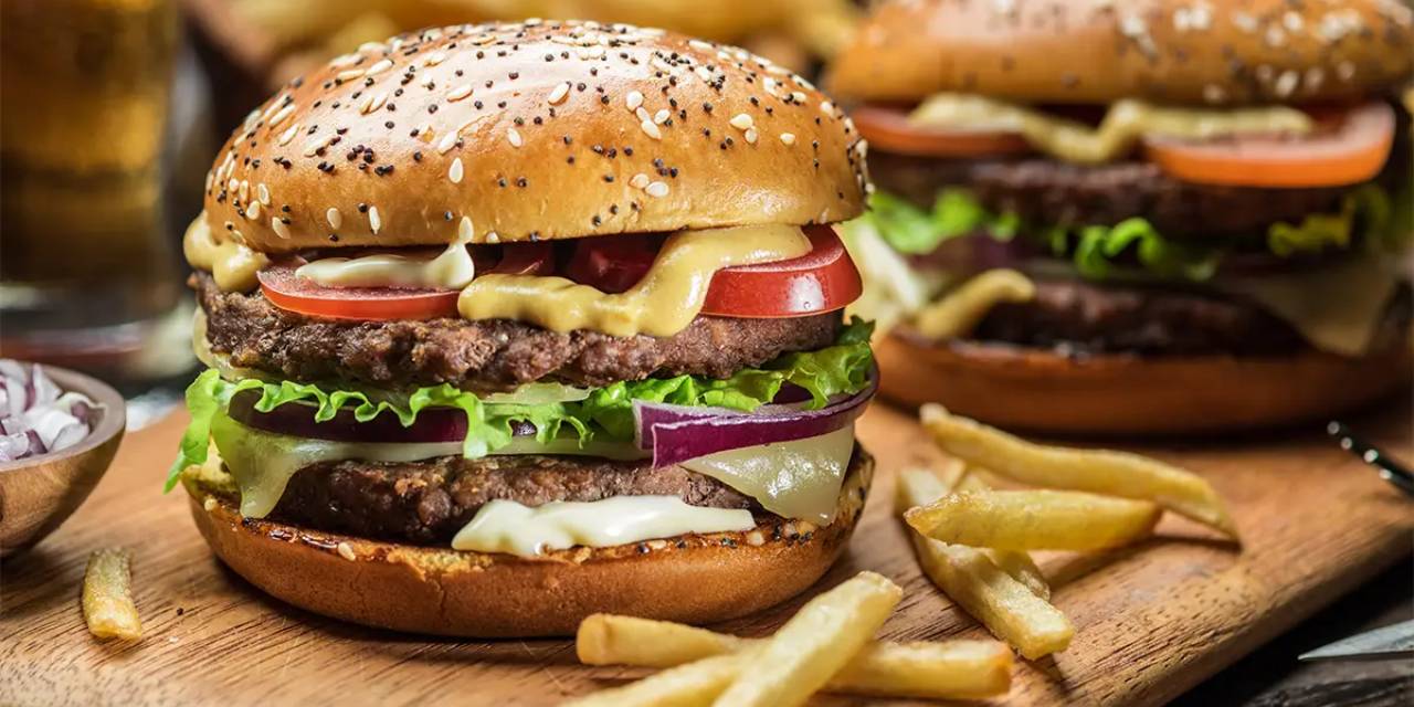 Sevilen hamburger zincirinin 93 şubesi patır patır kapanıyor