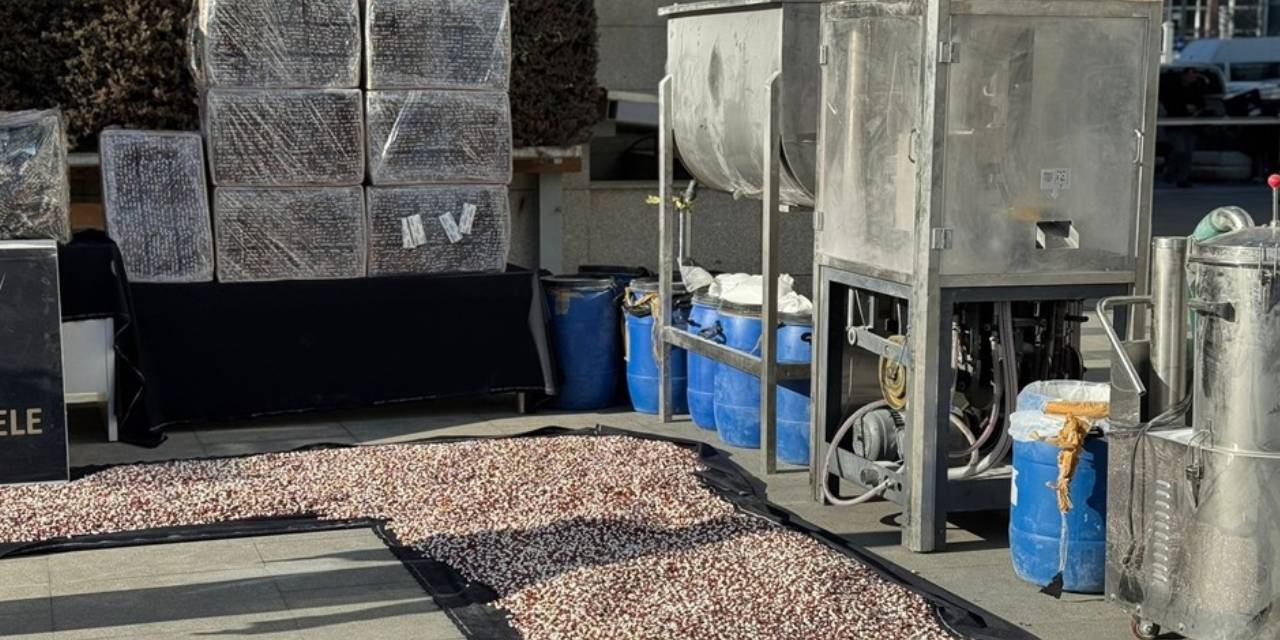 İstanbul'da operasyon. Tam 1 milyon 795 bin uyuşturucu hap ele geçirildi