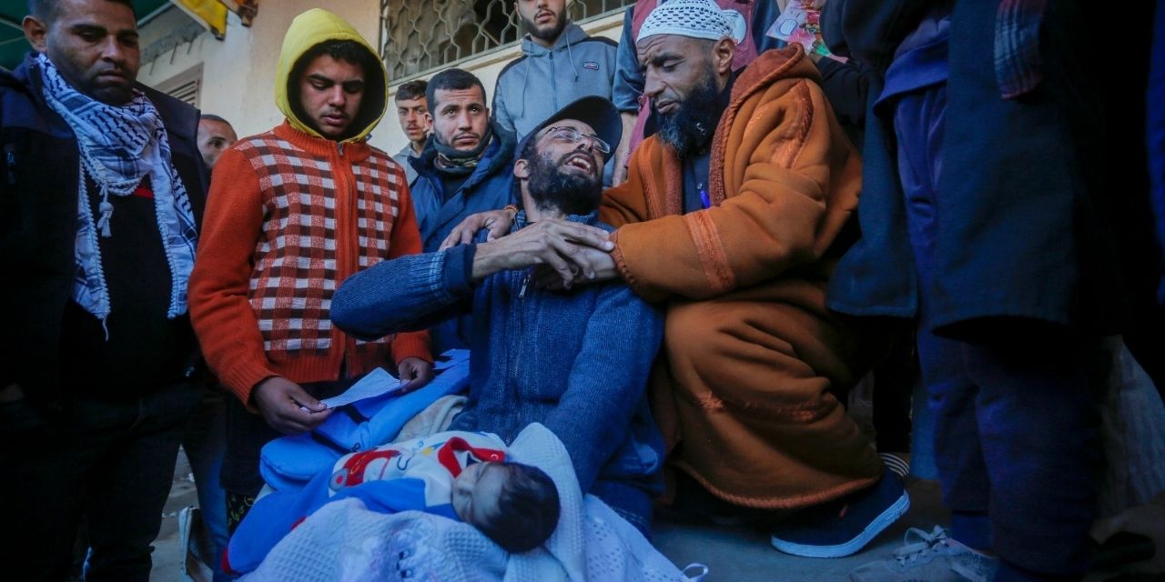 İsrail'in Gazze kent merkezine düzenlediği saldırıda 4 Filistinli öldü