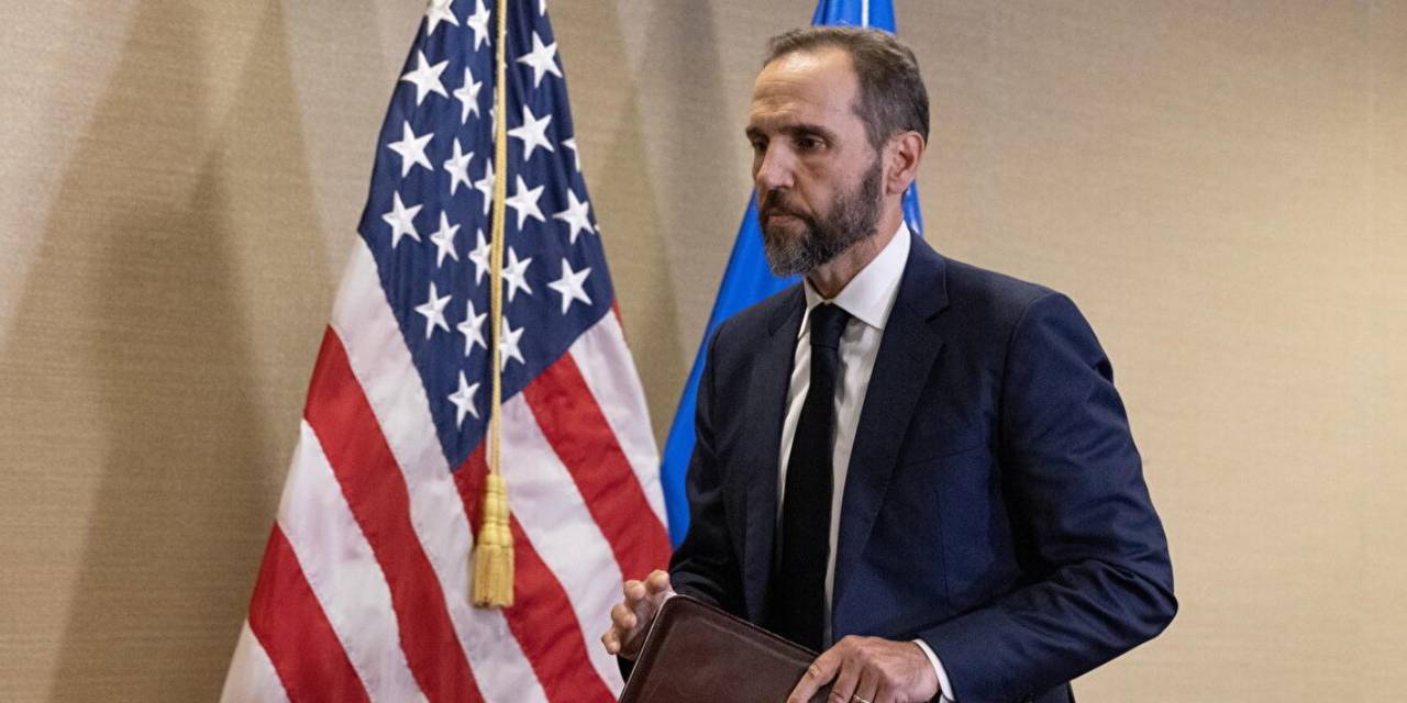 Trump'ın 'iki saniyede kovacağım' dediği savcı istifa etti