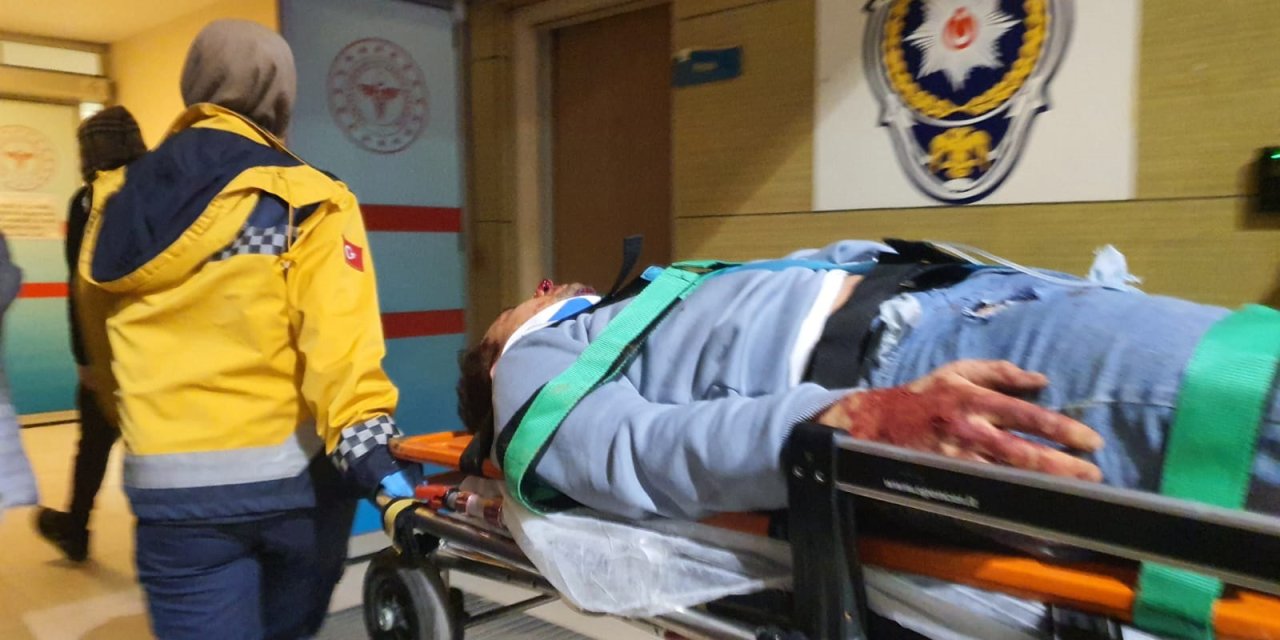 Tarlaya uçan otomobildeki 3 kişi yaralandı