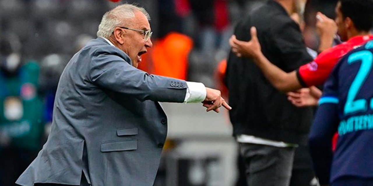 Beşiktaş 71 yaşındaki teknik adam ile temasa geçti