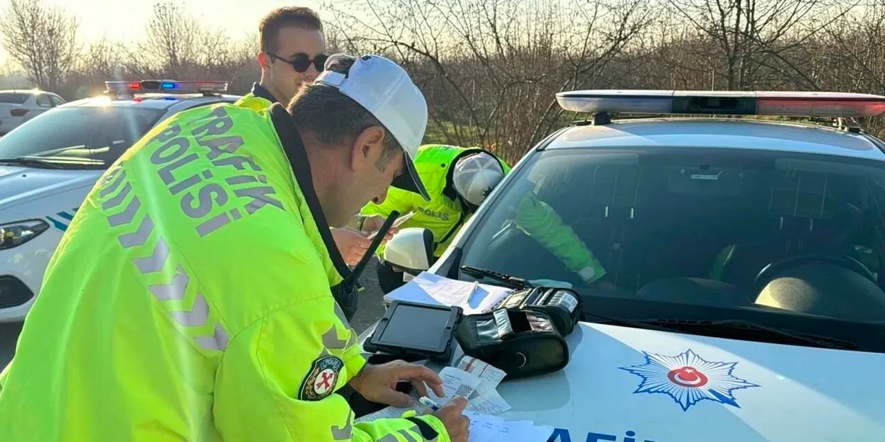 Trafikte kural ihlali yapan 2 sürücüye ceza yağdı