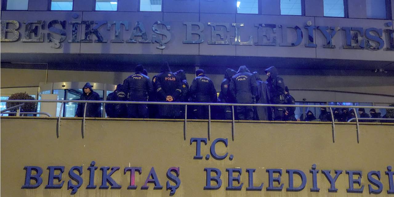 Beşiktaş Belediyesi polis çemberine alındı