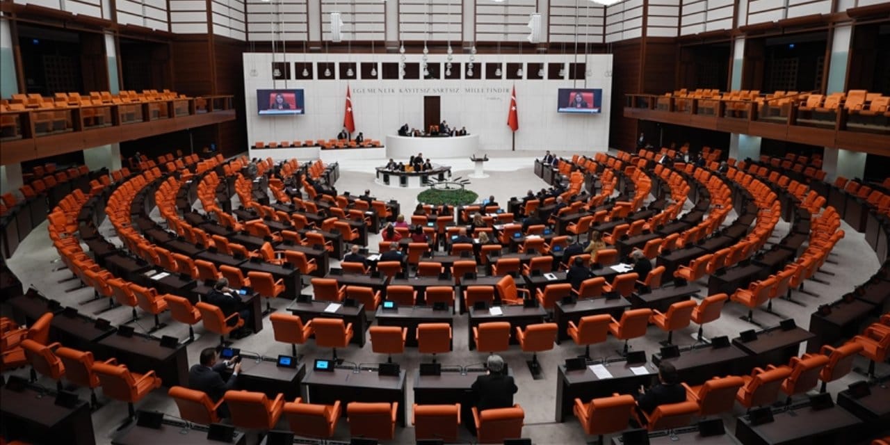 Başkent kulisleri kaynıyor: AKP Parlamenter Sistem'e geri dönüş için düğmeye bastı