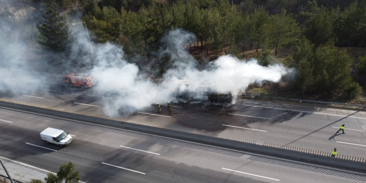 Bu otobüste aynı yerden alev aldı. Çıkamasalar yanarak can vereceklerdi