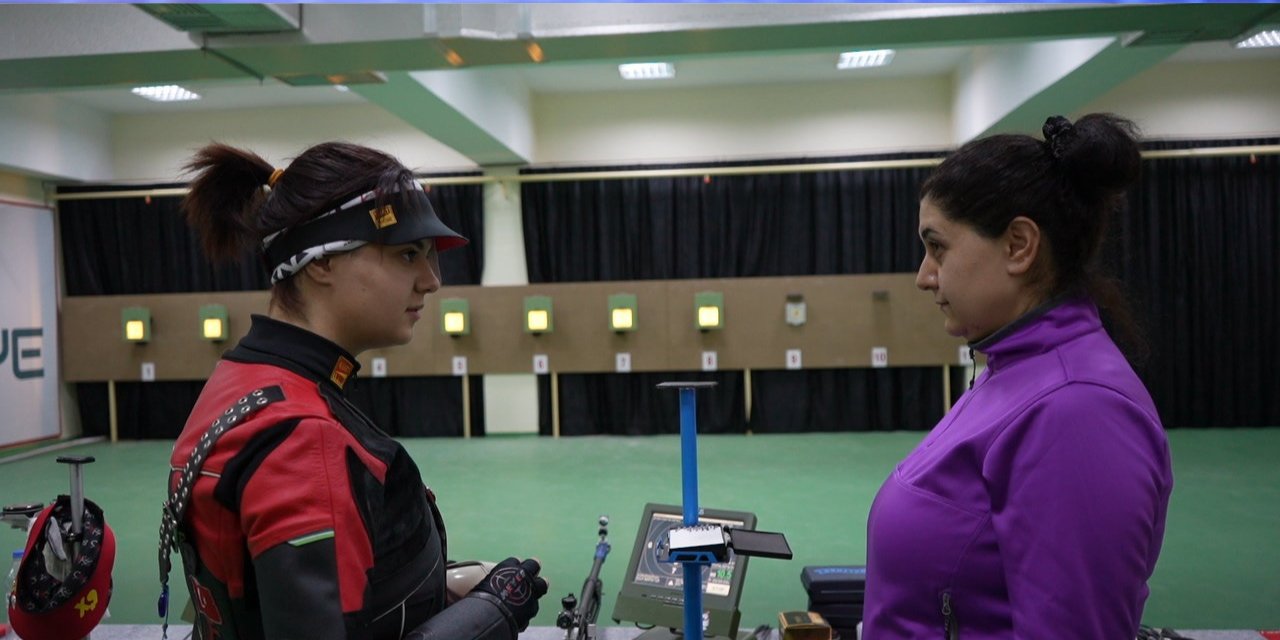 Elif'i olimpiyata annesi Nedret hanım hazırlıyor