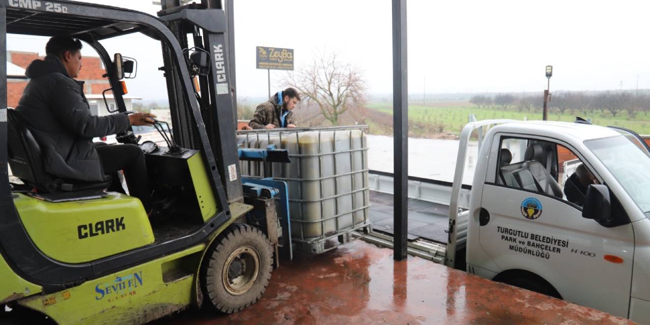 Belediye 2 bin 500 kilogram zeytinyağı ihtiyaç sahiplerine ulaştırdı