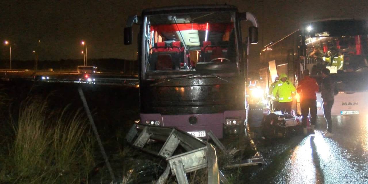 Umreden gelenleri taşıyan otobüs şoförün kalp krizi geçirmesiyle kaza yaptı