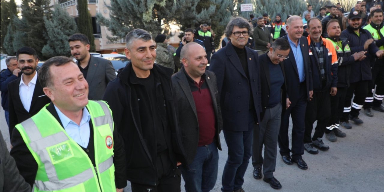 İşçiler yüzde 110 zammı duyunca halay çekti