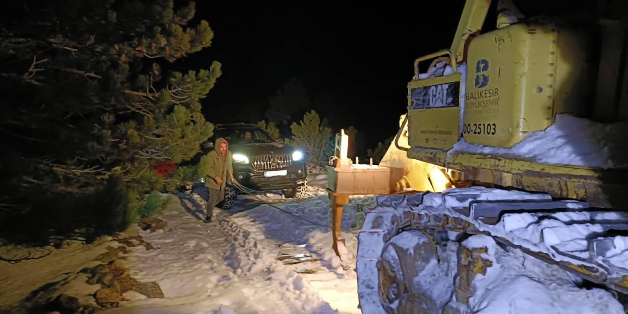 Kazdağları'na çıkan iki kişi dönüş yolunda mahsur kaldı