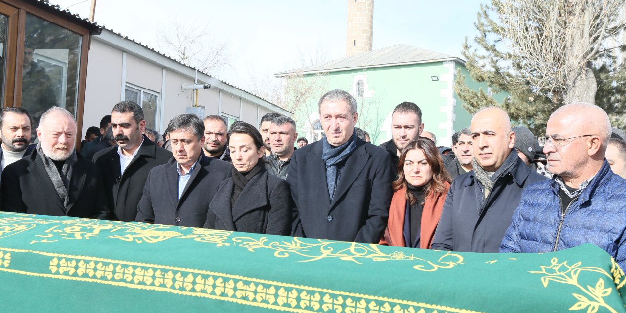 DEM Parti Eş Genel Başkanı Bakırhan'ın babasının cenazesi toprağa verildi