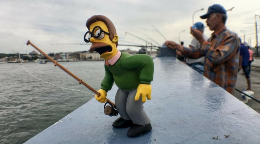 Çocukken geçirdiği hastalık yüzünden hiç arkadaşı olmadı. Kendisini bu işe adadı