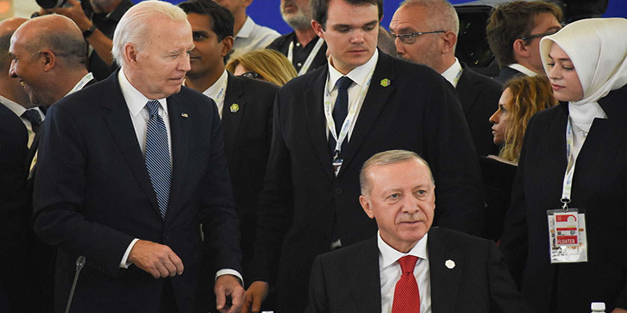 Serdal Adalı arada kalmadı. Seçimini yaptı