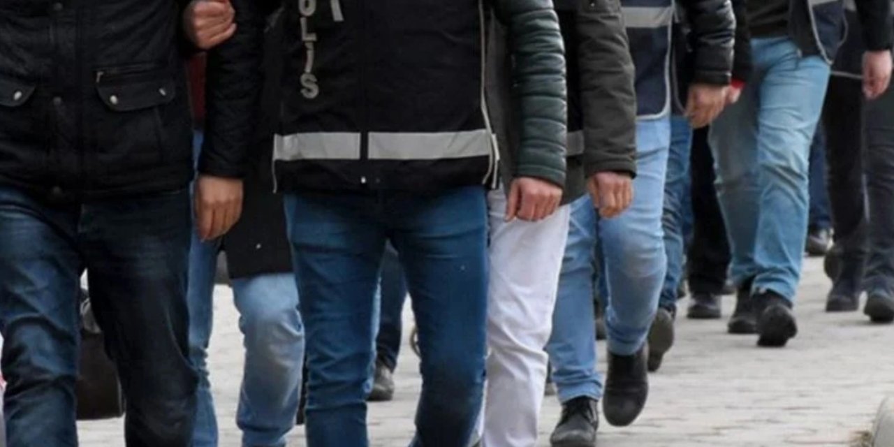 Kendilerini banka görevlisi olarak tanıtıp 5 milyon TL'lik dolandırdılar. 30 gözaltı