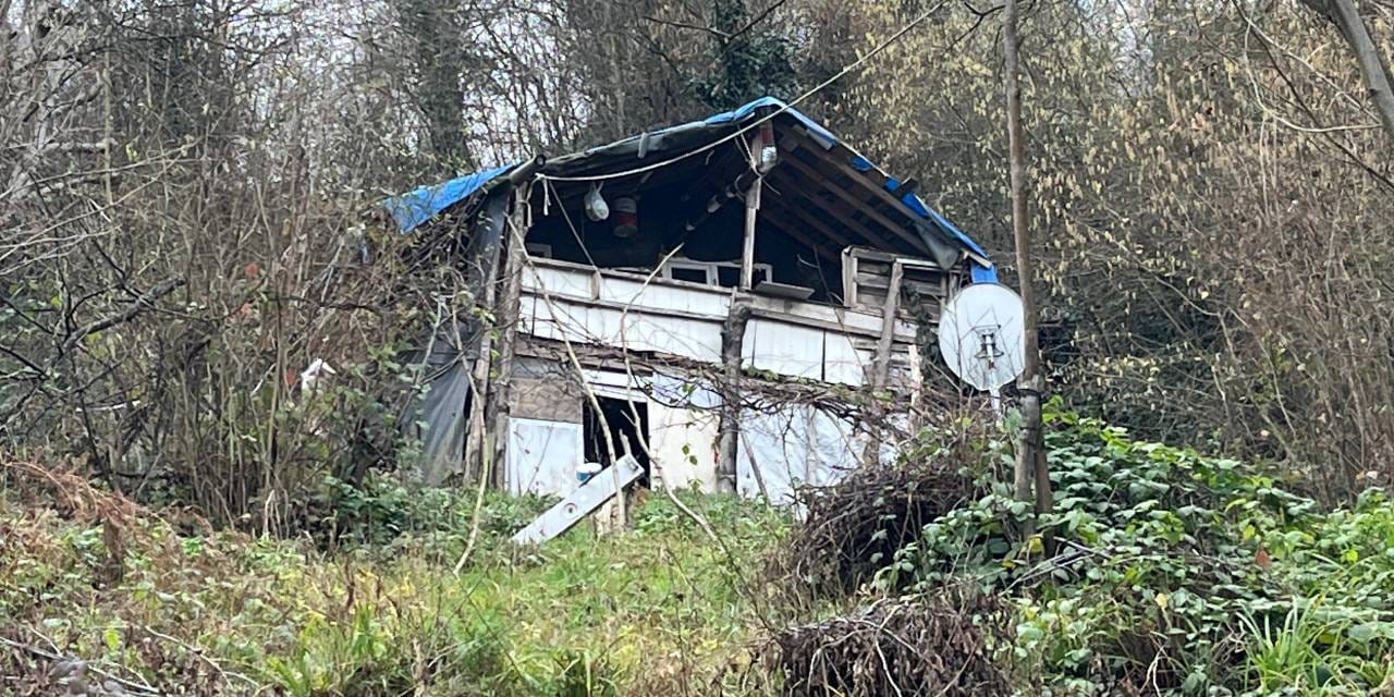 Kulübede başına baltayla vurarak öldürdüler