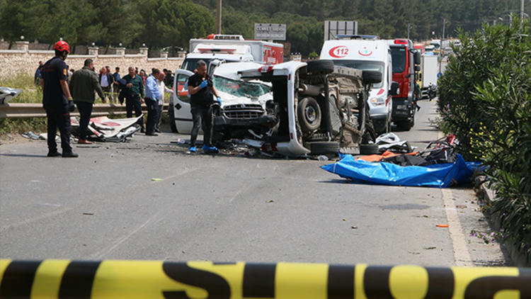 İzmir'de feci kaza: 4'ü çocuk 7 ölü