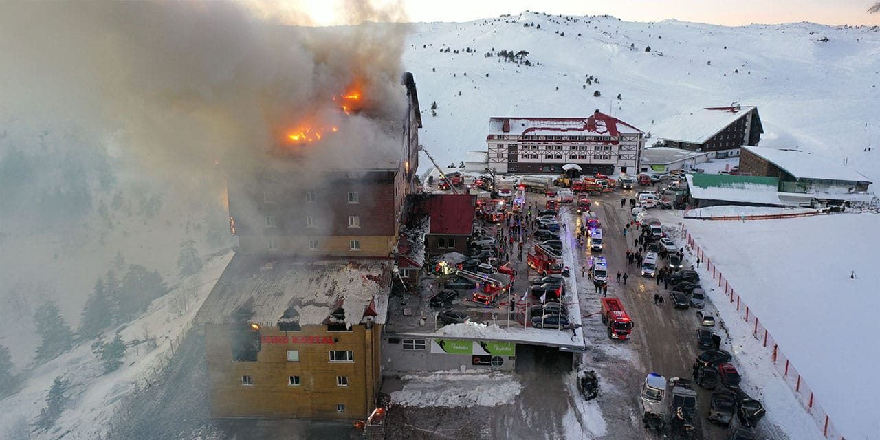 Kartalkaya Kayak Merkezi'nde yangın. 10 ölü 32 yaralı