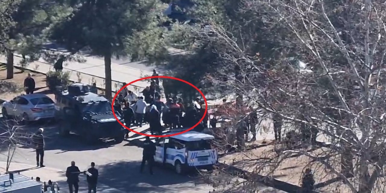 Adliye çıkışında tekmeli yumruklu kavga çıktı