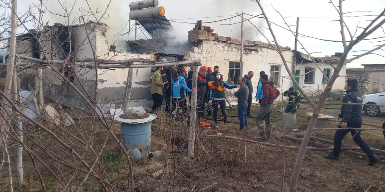 3 yaşındaki Ecrin kerpiç evdeki yangında can verdi