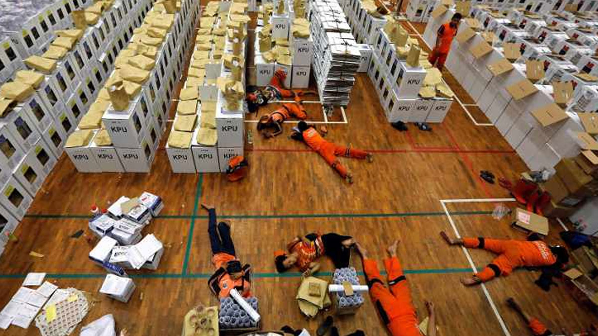 Endonezya'da günlerdir oy sayan 272 kişi hayatını kaybetti