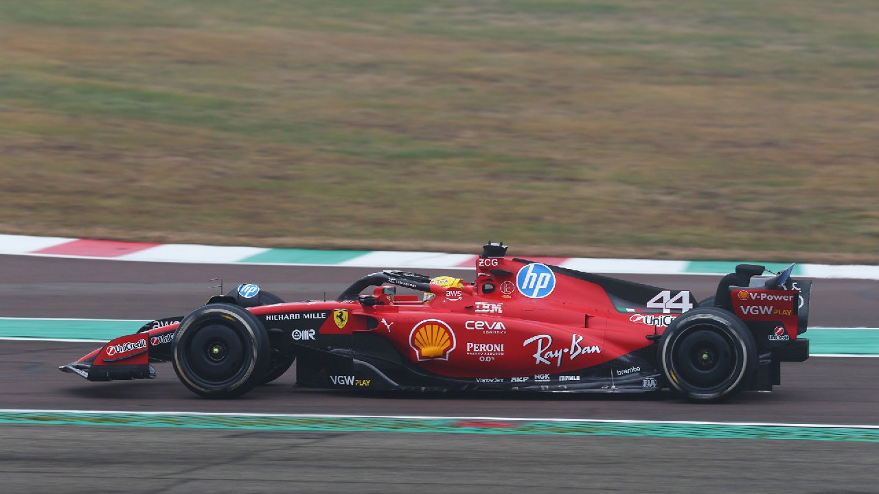 Hamilton Ferrari ile ilk testine çıktı