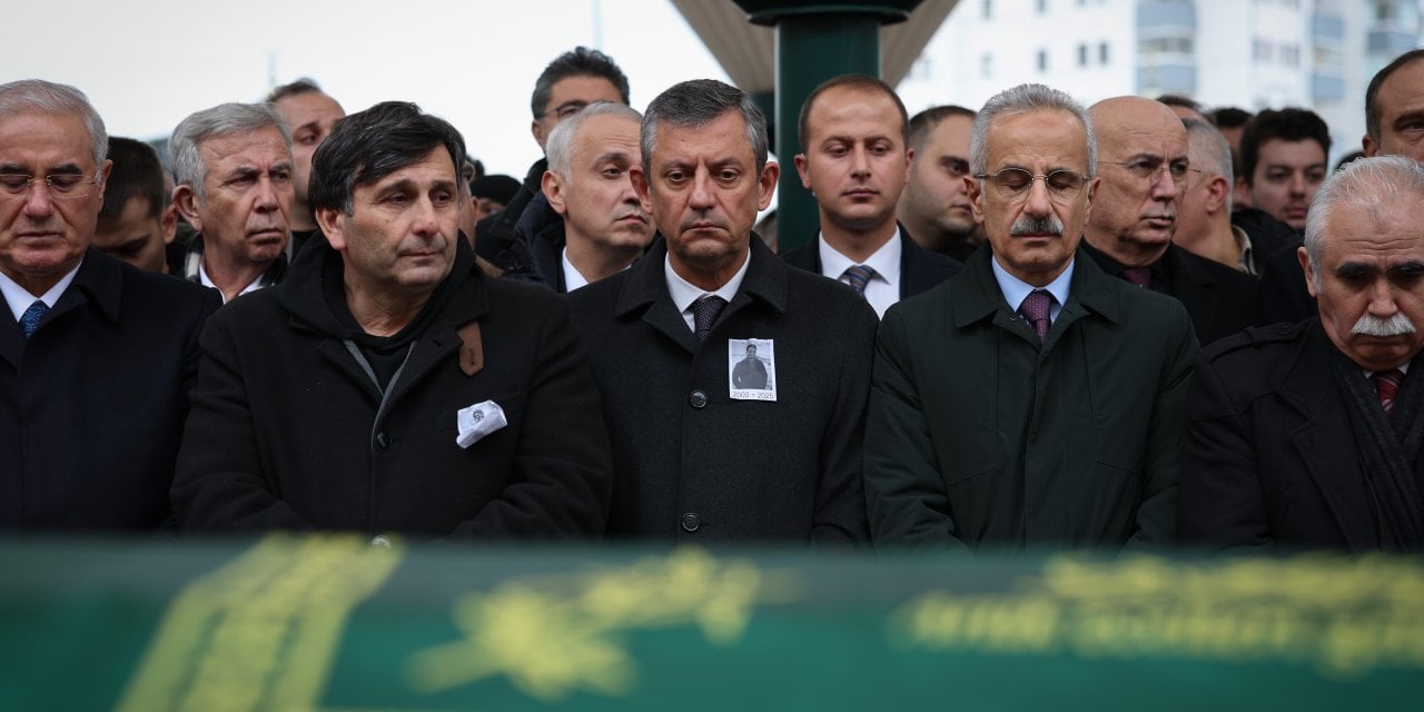 Özgür Özel yangında hayatını kaybeden Yiğit Gençbay'ın cenaze törenine katıldı