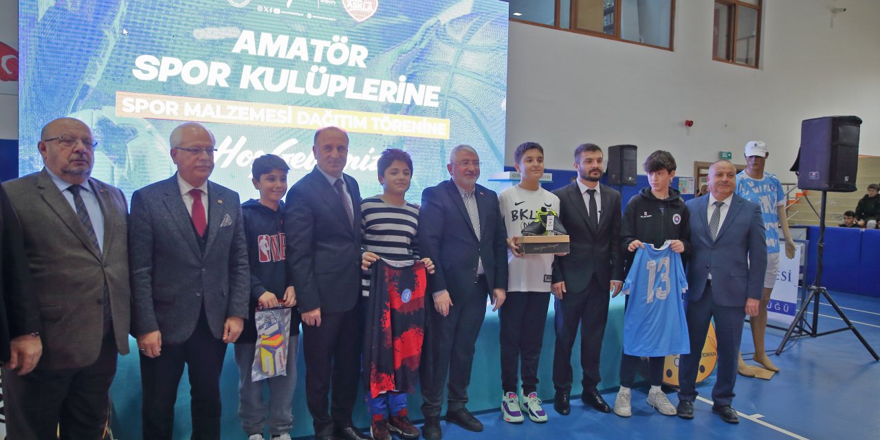 Çorum'da amatör spor kulüplerine 3 milyon liralık malzeme yardımı