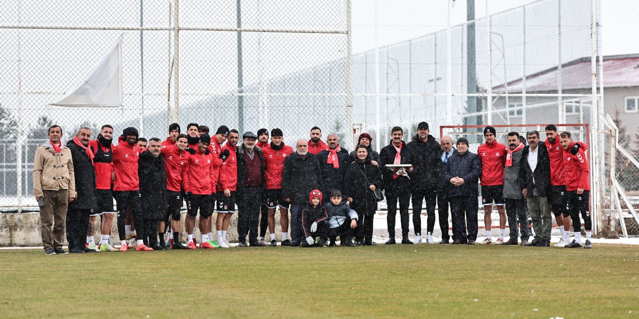 Sivasspor'a muhtar desteği