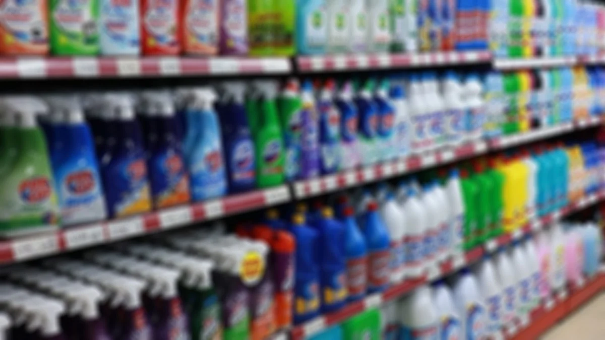 Çamaşır suyu marketlerden toplatılıyor. Bir market zincirinin markası olarak satılıyordu