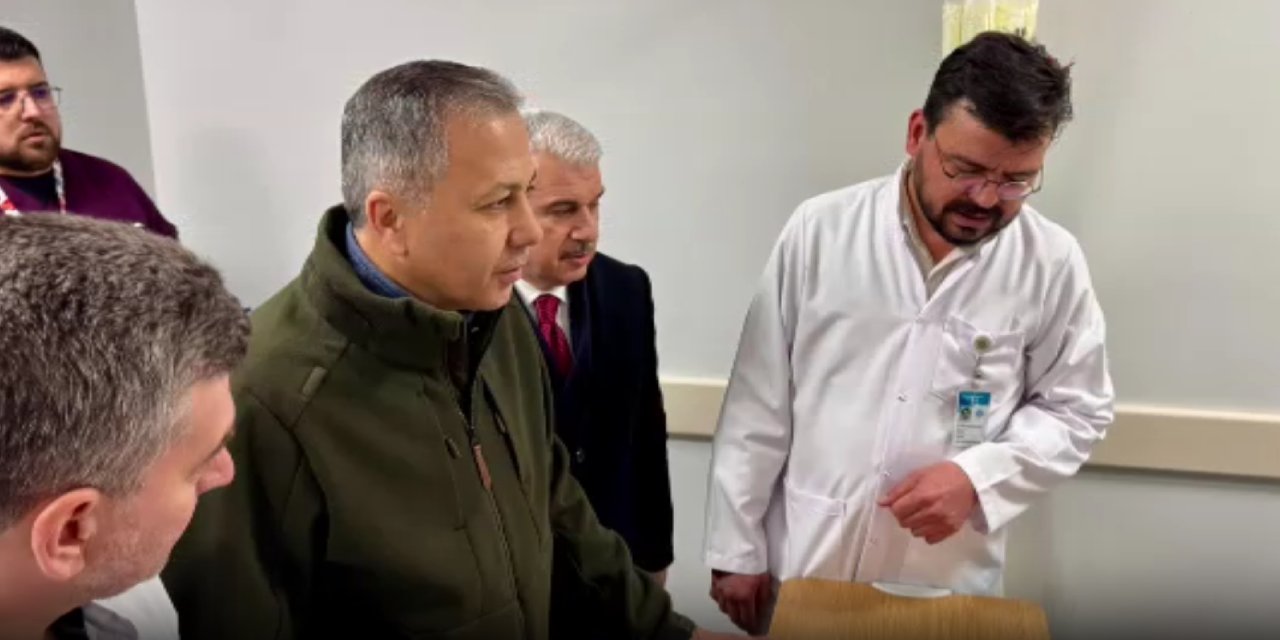 Yerlikaya enkazdan kurtulan yaralıları ziyaret etti