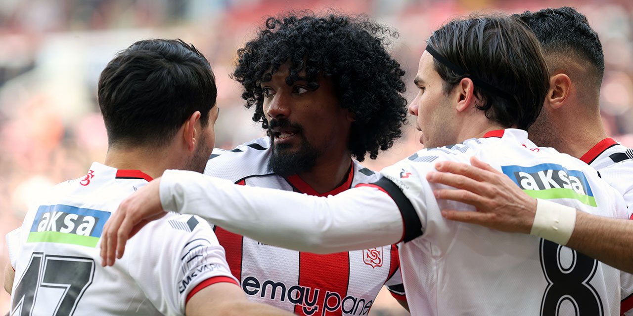 Kayserispor 9 kişi kaldı! 7 gollü maçı Sivasspor kazandı