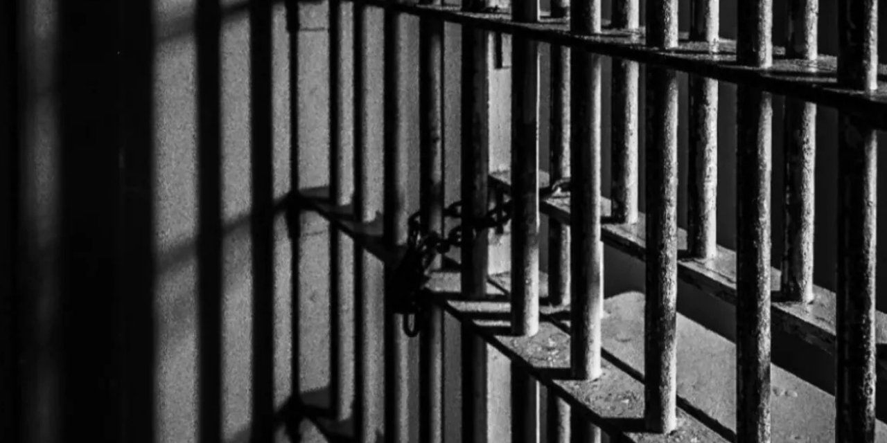 Üç çocuğu bıçaklayan gence 52 yıl hapis