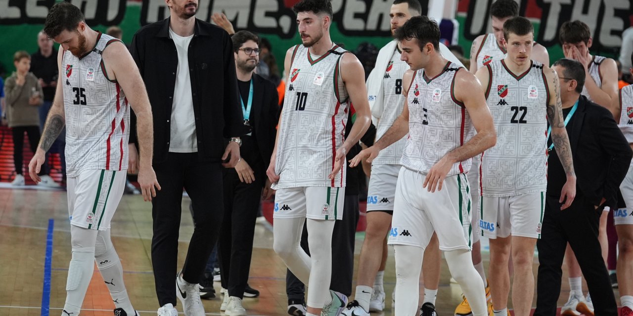 Karşıyaka yıkıldı