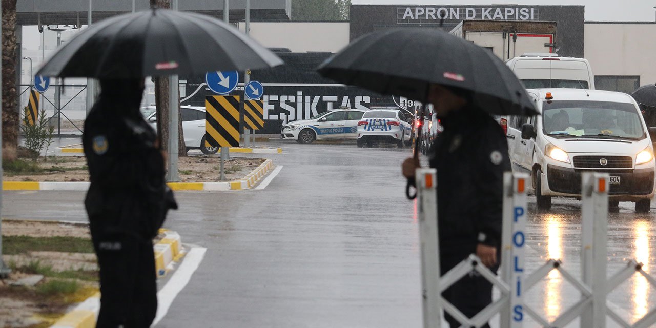 Beşiktaş yoğun güvenlik önlemleriyle Antalya'da