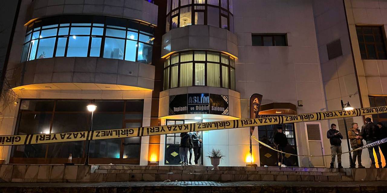 Düğün alanı savaş meydanına döndü: 2 yaralı