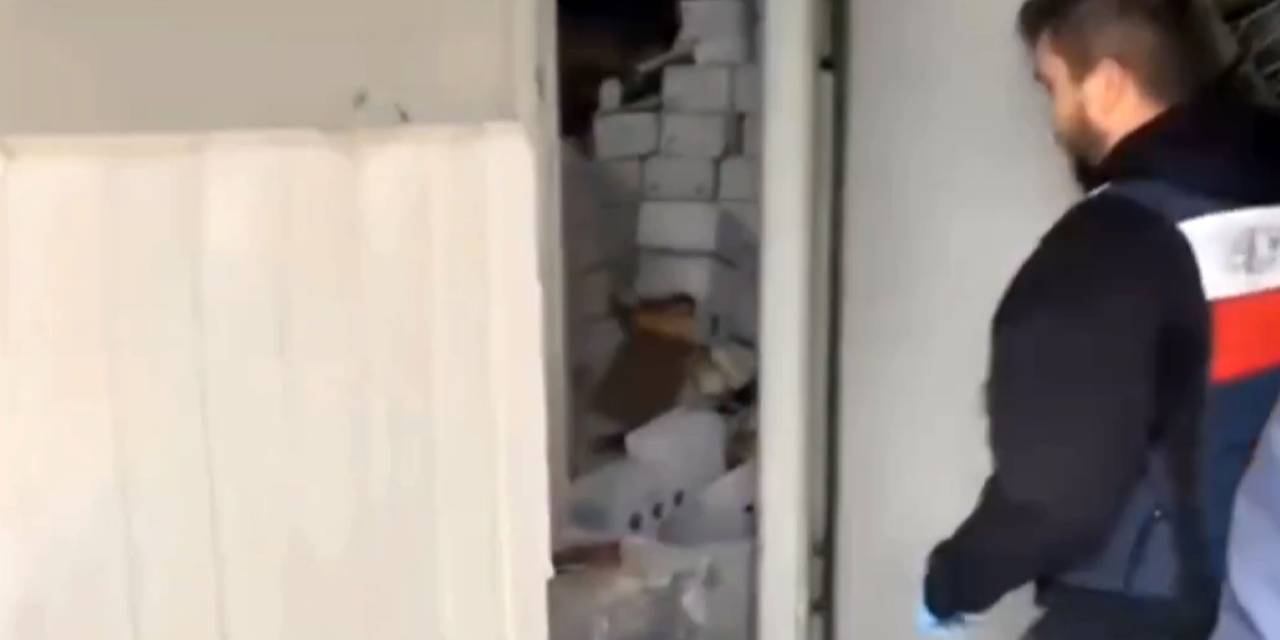 Afyon'da devasa gıda sahtekarlığı: 62 ton bozuk ürün ele geçirildi!