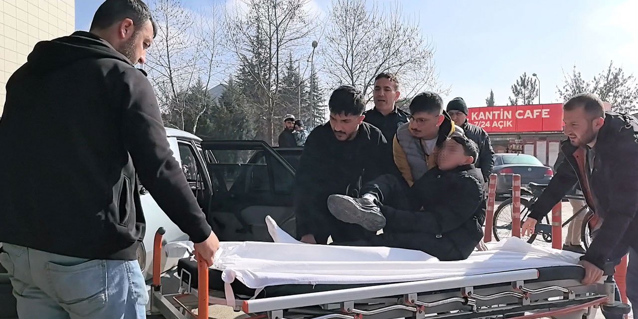 Otomobille elektrikli bisiklet çarpıştı: 12 yaşındaki çocuk yaralandı