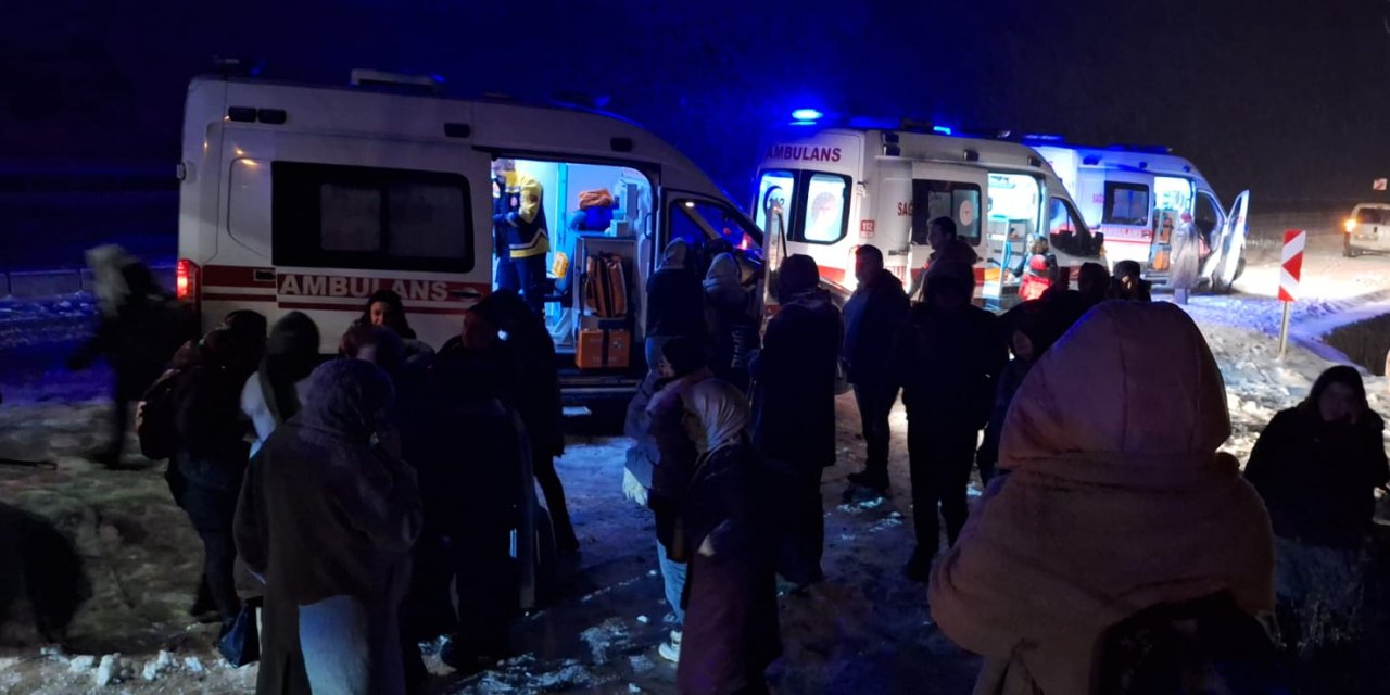 Bayburt-Gümüşhane yolunda otobüs kaza yaparak durdu