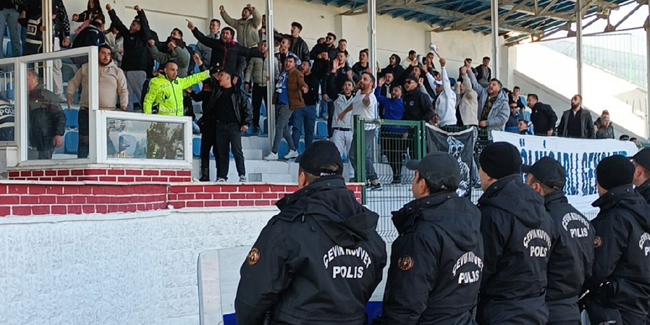 12 kırmızı kartın çıktığı maçta ortalık karıştı