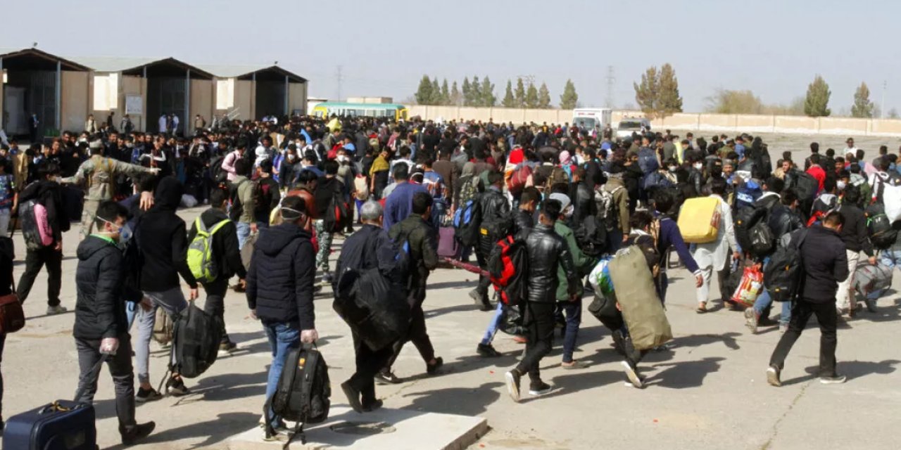 500 binden fazla Afgan'ı sınır dışı ettiler