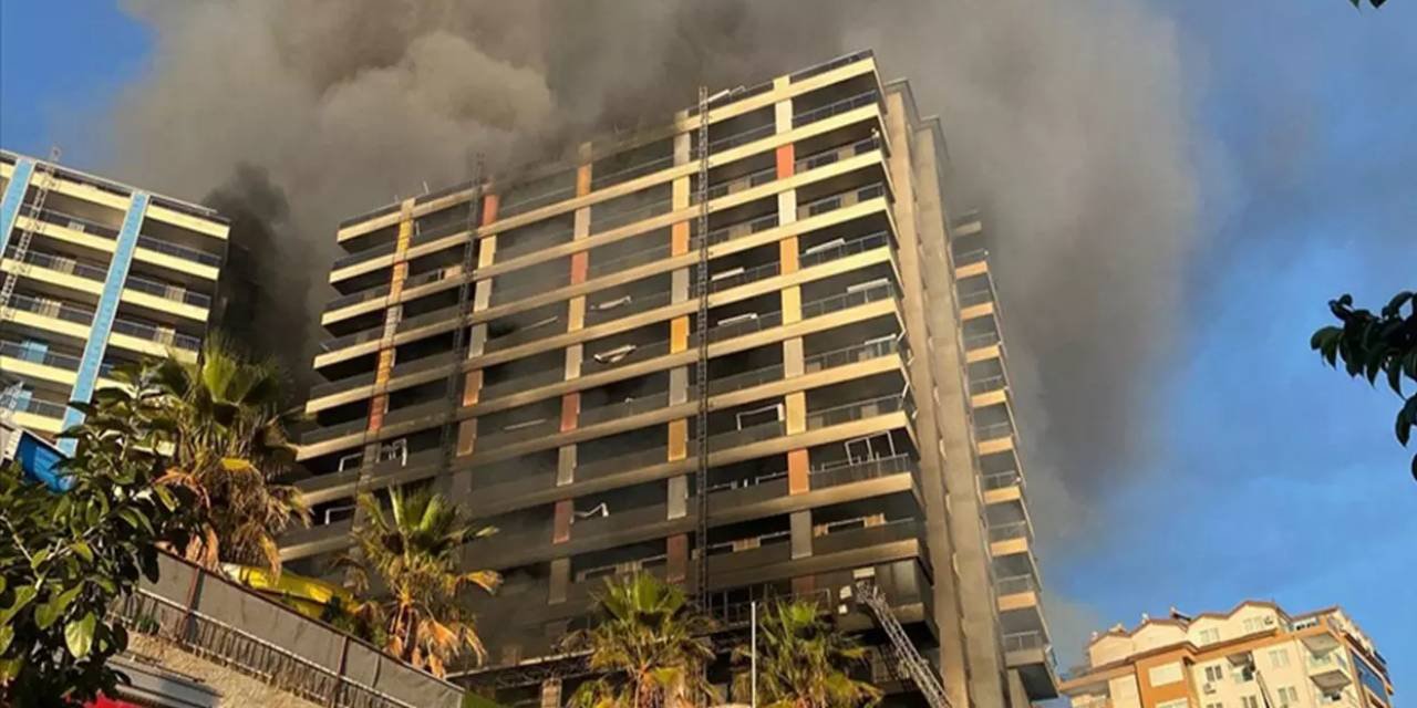 Otel yangınından etkilenen 3 işçi tedavi altına alındı