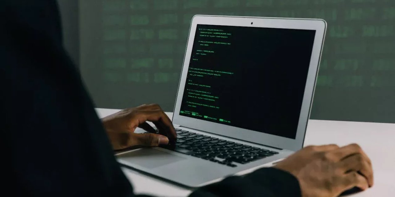 18.000'den fazla bilgisayar korsanı kendi bilgisayarlarına virüs bulaştırdı