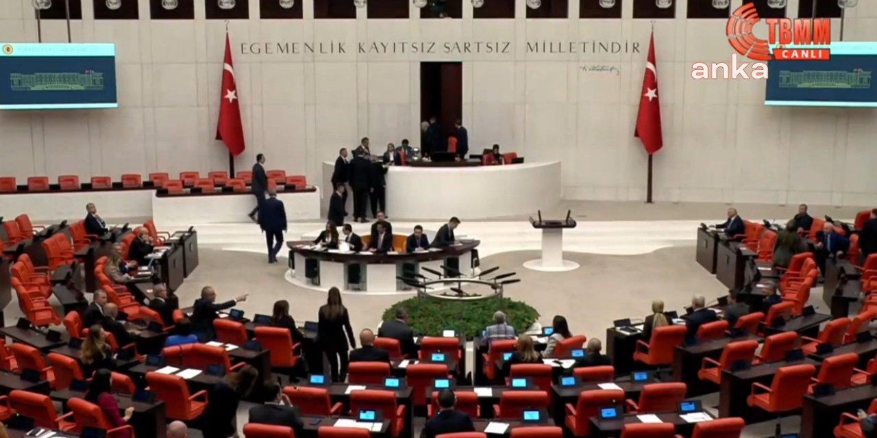 DEM Partili vekillerden kayyum protestosu