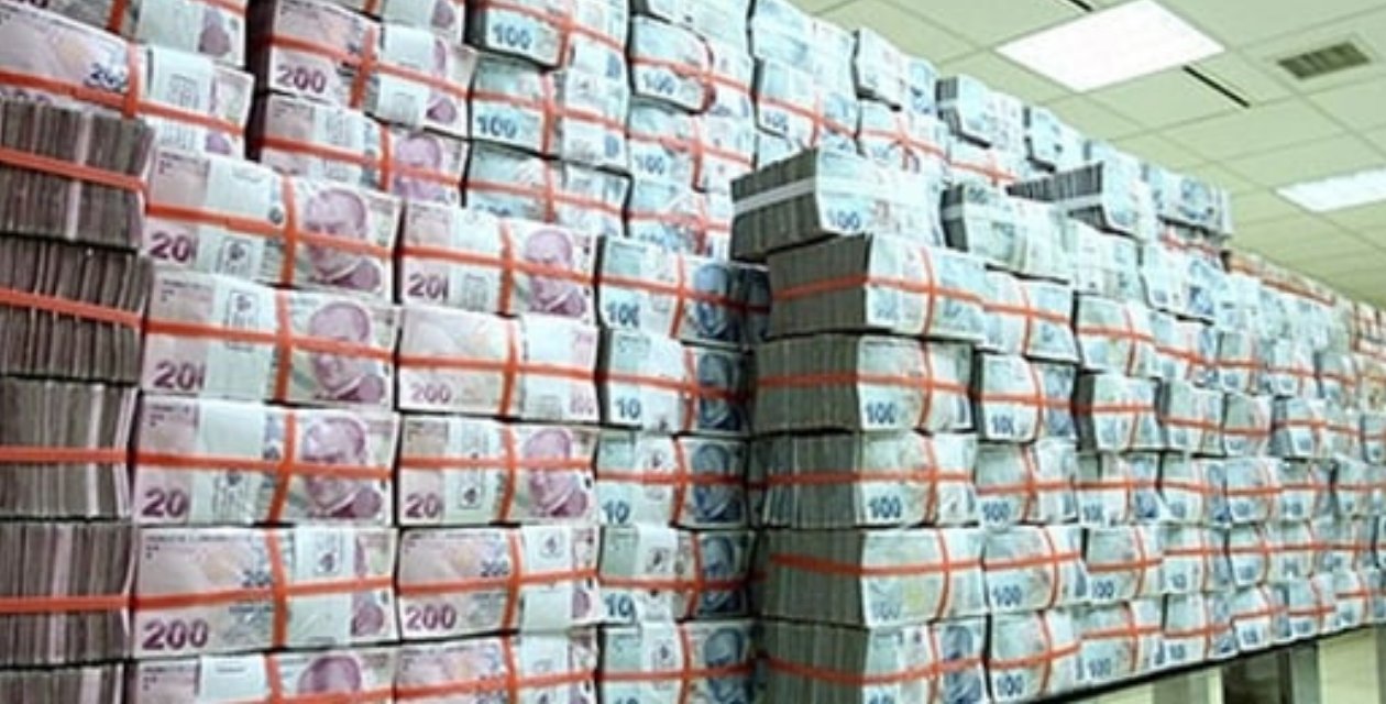 İzmir'de bankanın bir kamyon parasını çaldılar. Kimsenin ruhu duymadı