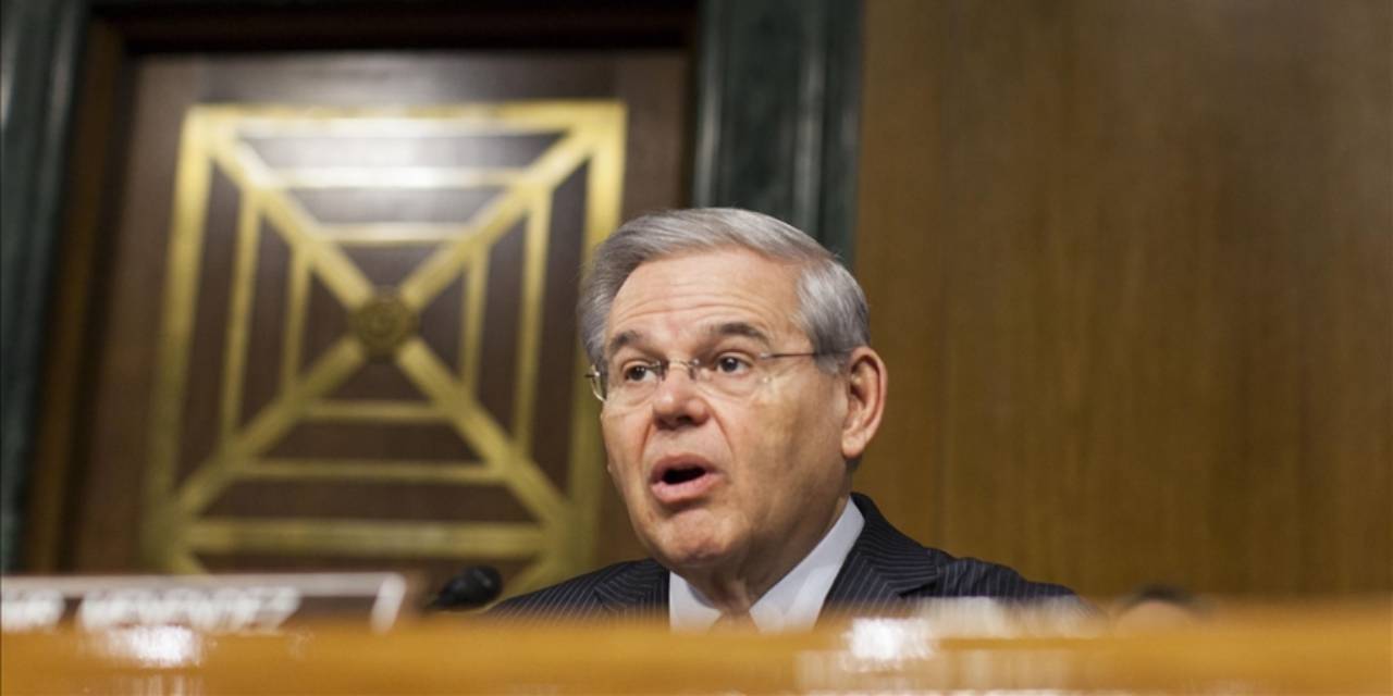 Türkiye karşıtı Senatör Menendez'e 11 yıl hapis cezası verildi