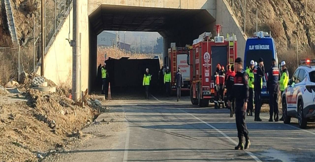 Midibüs devrildi! 4 ölü, yaralılar var