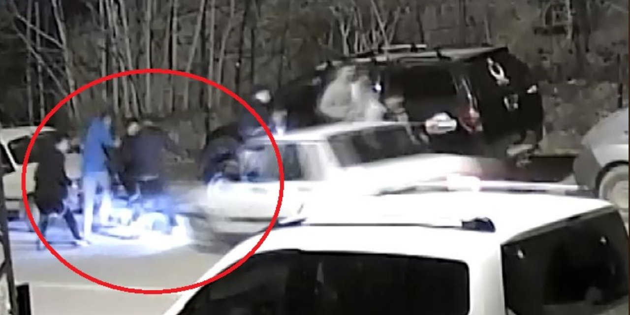 Otomobil öğrencilerin arasına daldı: Yaralılar var