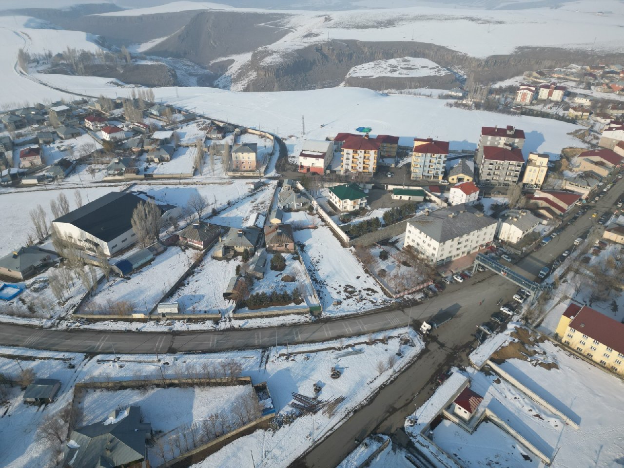 Sıcaklık eksi 34 dereceyi gördü: Buz tutmayan yer kalmadı