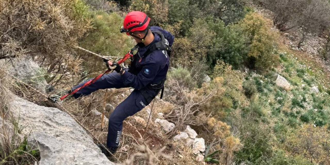 300 metre yükseklikte mahsur kalmıştı: 3 gün sonra kurtarıldı